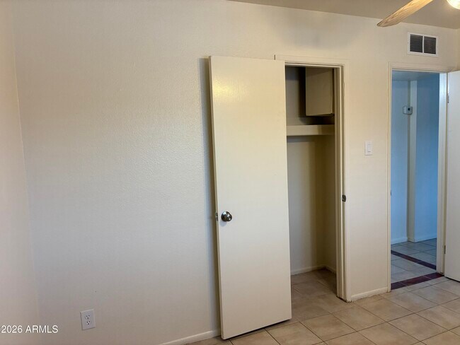 Building Photo - 1349 E Sahuaro Dr