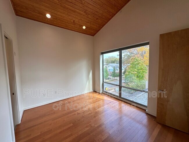Building Photo - 2116 McClintock Rd