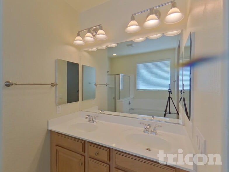 Building Photo - 41038 W Portis Dr