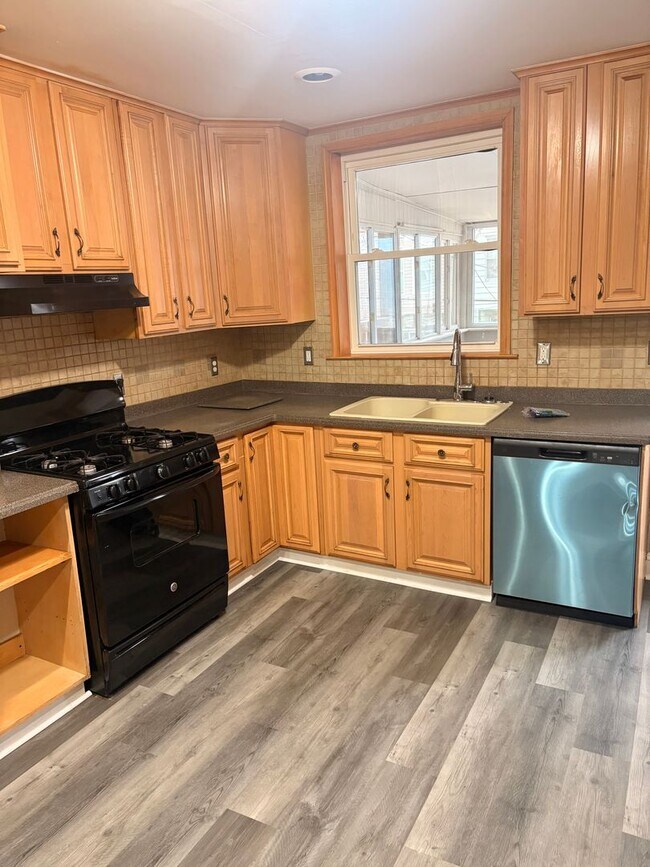 Building Photo - Charming Baltimore Home – Close to Downtown & Transit