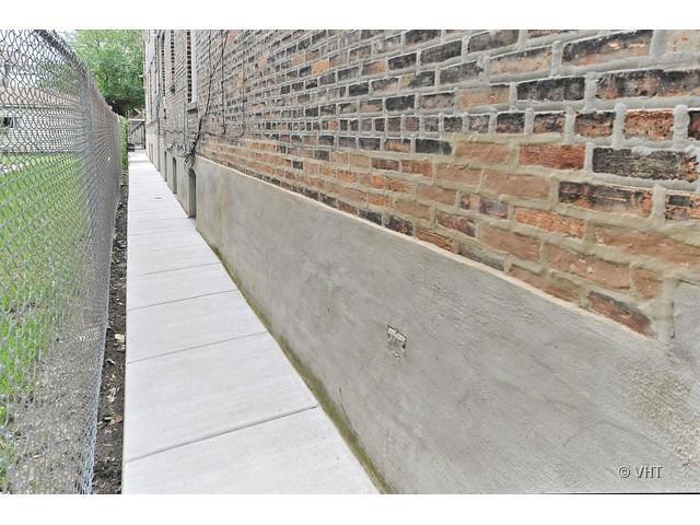 Building Photo - 2647 W Crystal St