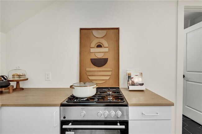 Building Photo - 901 Argonne Ave NE