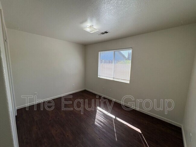 Building Photo - 1747 W Connelly Ave