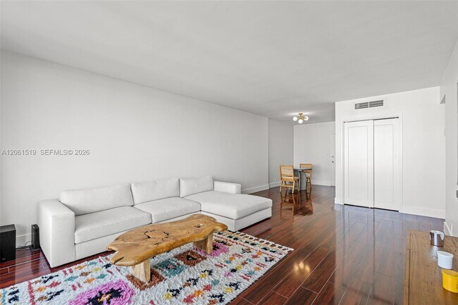 Building Photo - 1000 West Ave