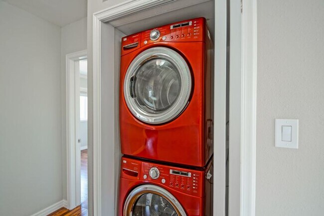 Building Photo - Beautifully Remodeled, Bright & Airy Home w/ Detached Bonus Room w/ Bath & 1-Car Garage, Front Ya...