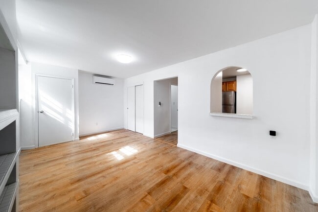 Building Photo - 236 Christopher Columbus Dr