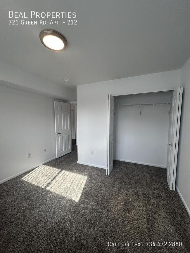 Building Photo - 721 Green Rd