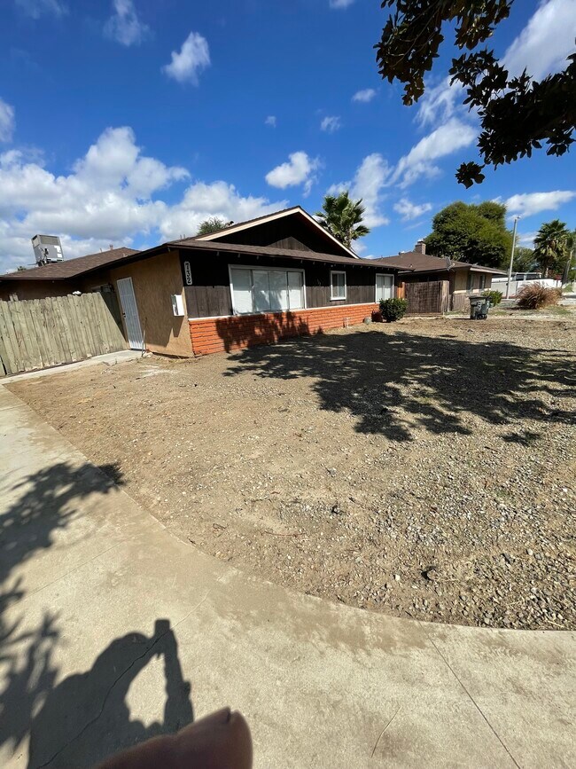 Front yard - 732 W Devonshire Ave