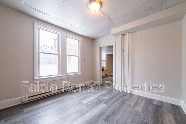 Building Photo - 212 N 2nd St