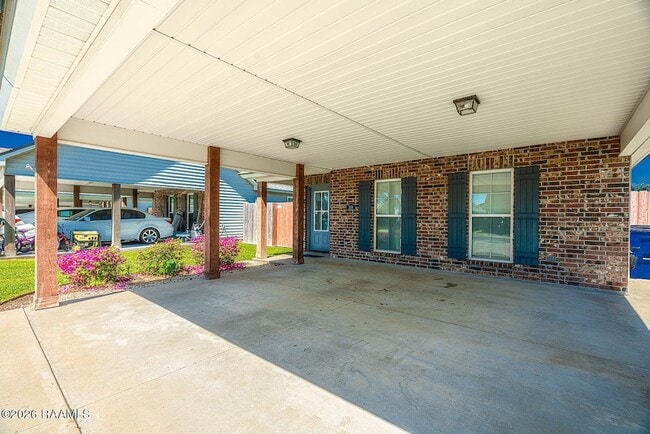 Building Photo - 319 Harvest Ln