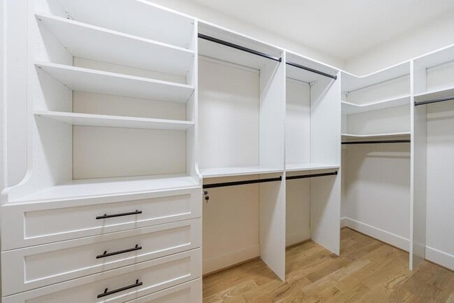 Building Photo - 81 Delmont Dr NE