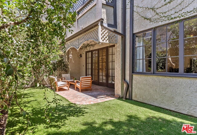 Building Photo - 133 S Oakhurst Dr