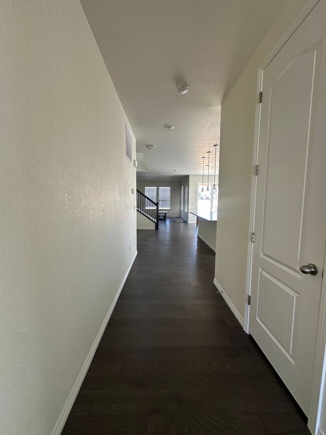 Building Photo - 4-bedroom Single Family Home in Broomfield