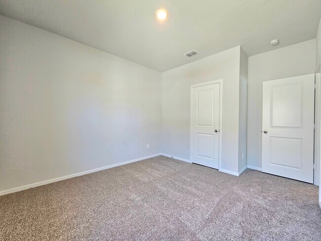Building Photo - 5449 Red Fern Ln