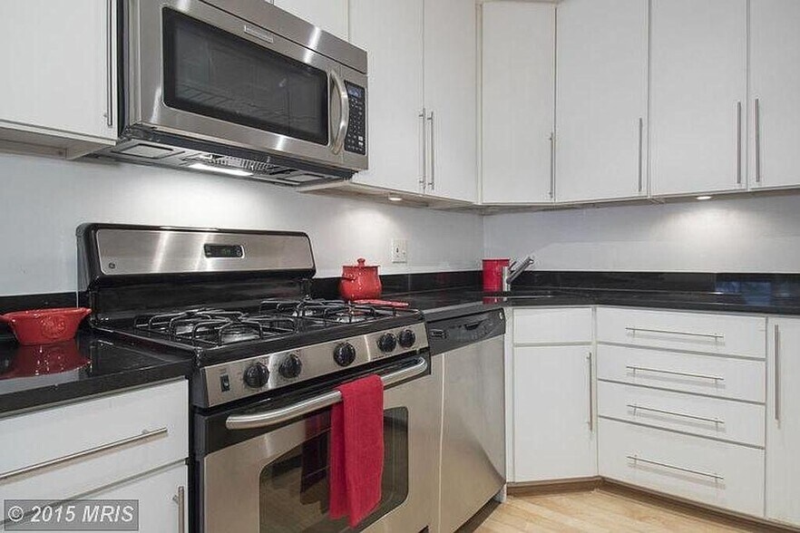 Kitchen - 1280 21st St NW