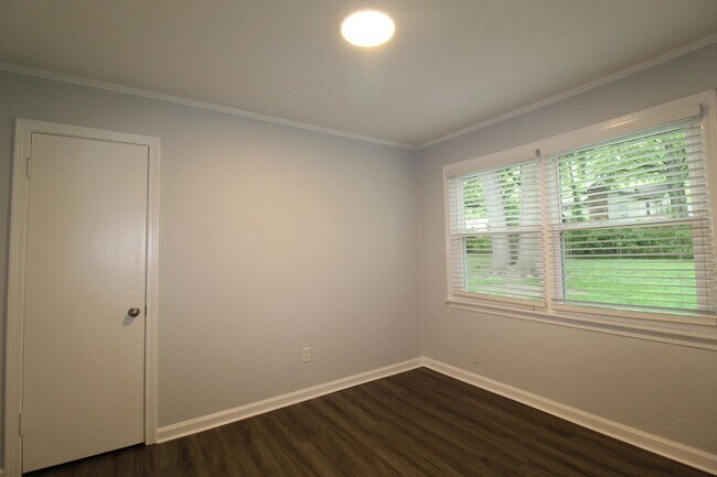 Building Photo - 3 Bedroom 1 Bath Home In Prairie Village