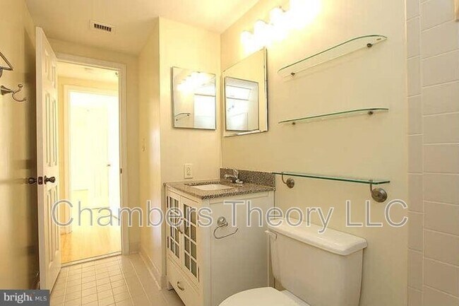Building Photo - 505 E Braddock Rd