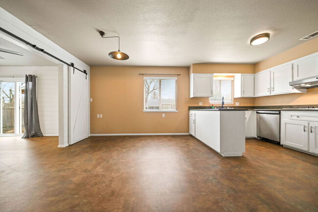 Building Photo - Spacious 3-Bedroom Home with Bonus Room, P...