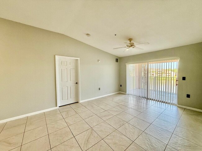 Building Photo - 271 SW Palm Dr