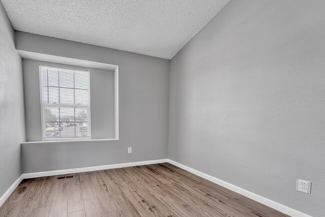 Building Photo - $2,595 - 3 Bed, 1 Bath Newly Renovated Hom...