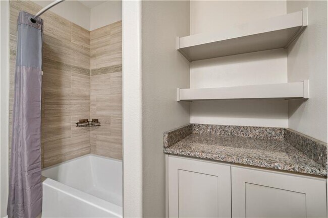 Building Photo - 7721 Dove Holw Dr