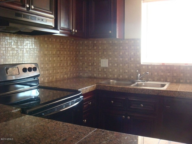 Building Photo - 4050 E Cactus Rd