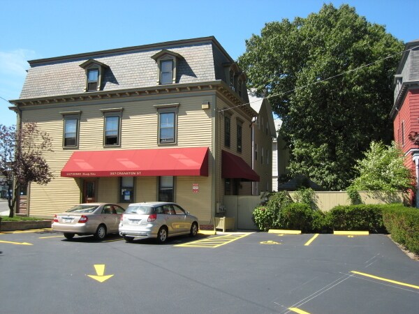 Building Photo - 397 Cranston St