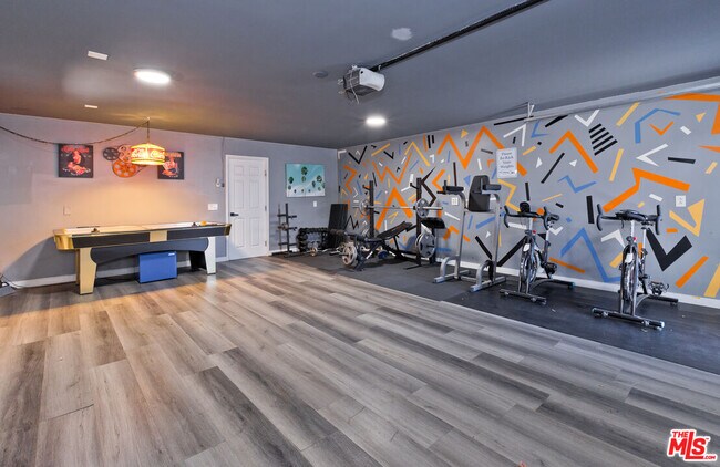 Building Photo - 2660 N Farrell Dr