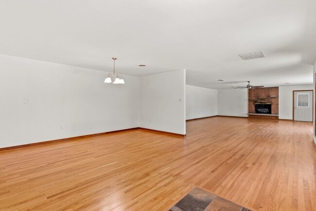 Building Photo - Large 4-Bed Brick Rancher with 2-Car Attached Garage!