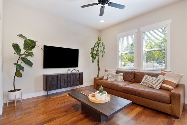 Building Photo - 3 bedroom | 2.5 bathroom | Crocker Village Brownstone