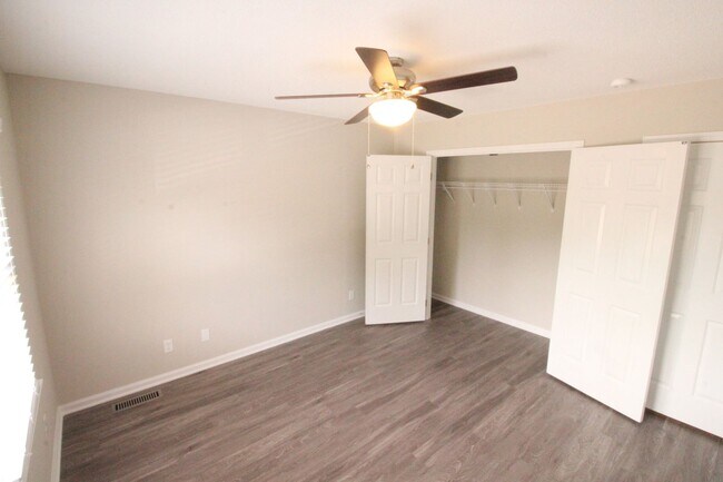 Building Photo - Adorable 2 Bedroom, 1 Bath in West Raleigh near Cary Crossroads - Pet Friendly!