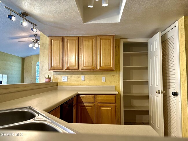 Building Photo - 12374 Paseo Lindo Dr