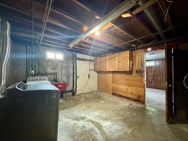 Building Photo - Spacious 4 bedroom home in Westminster! Av...