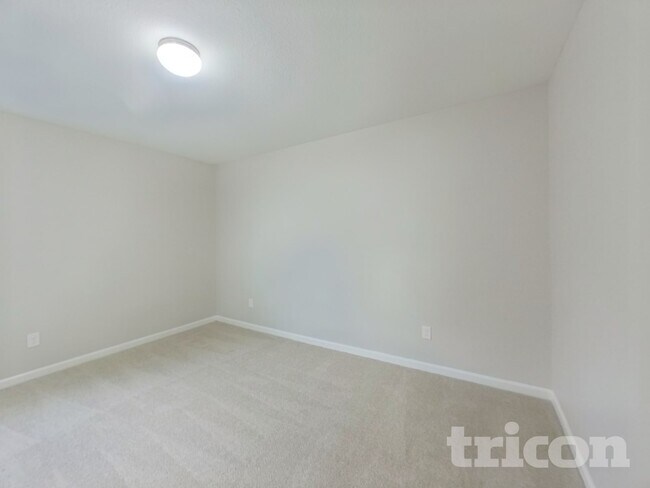 Building Photo - 750 Chariot Way