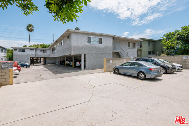Building Photo - 6941 Hazeltine Ave