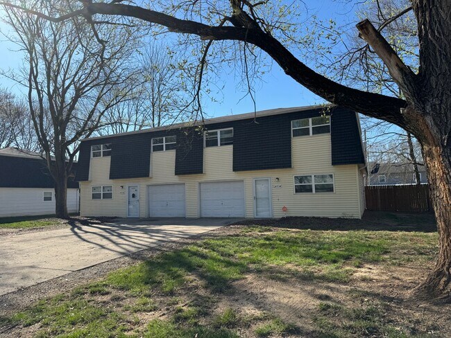 Building Photo - 4334 W Bethany Dr
