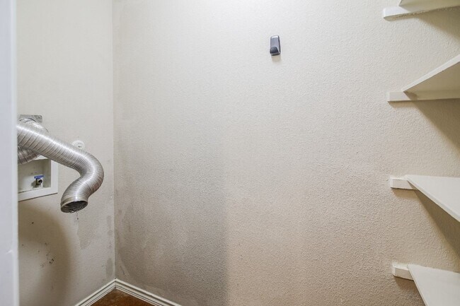 Building Photo - 4620 Best Way