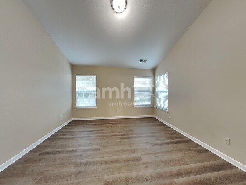 Building Photo - 802 Celtic Crossing Dr