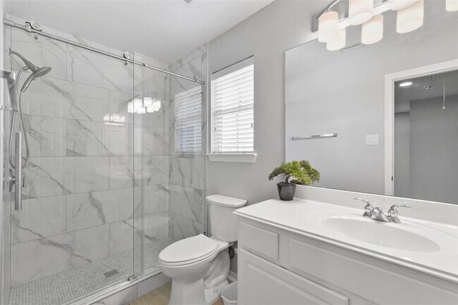 Building Photo - 1110 Enclave Square W