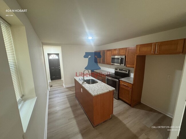 Building Photo - 404 N Hobart St