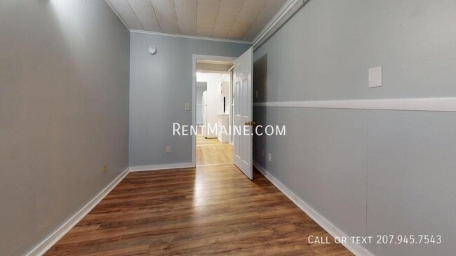 Building Photo - 513 Main St