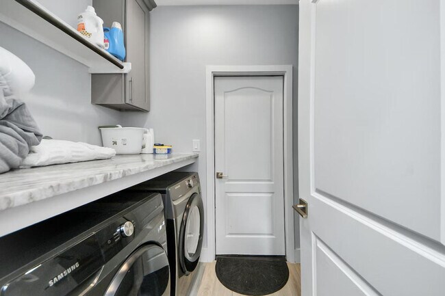 Building Photo - 7542 Lemma Dr