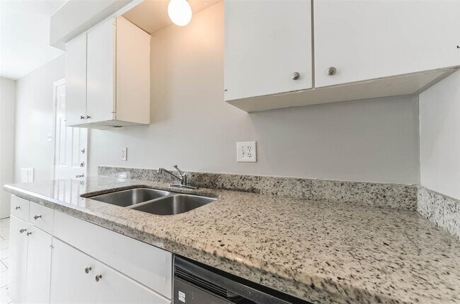 Building Photo - 5339 Castlecreek Ln