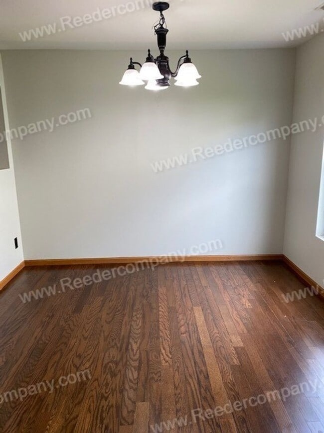 Building Photo - Single level open concept duplex features ...
