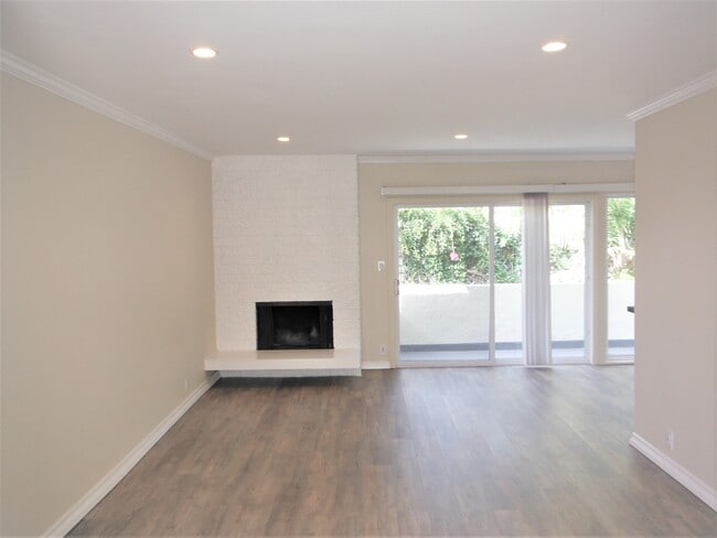 Building Photo - 3615 Greenfield Ave
