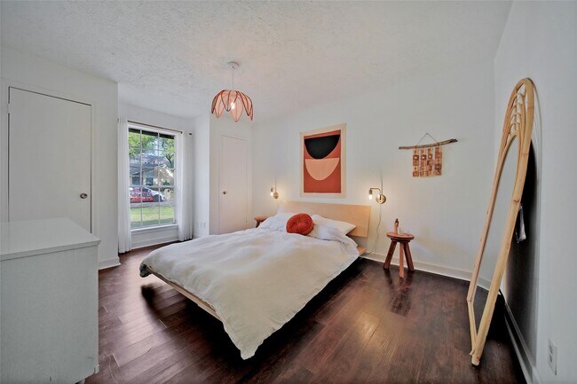 Building Photo - 323 Gentilly Dr