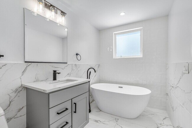 Building Photo - 1224 N 26th St