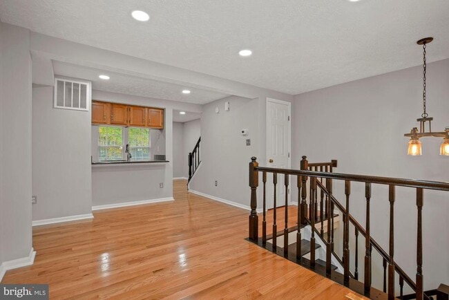 Building Photo - 1539 Woodcrest Dr