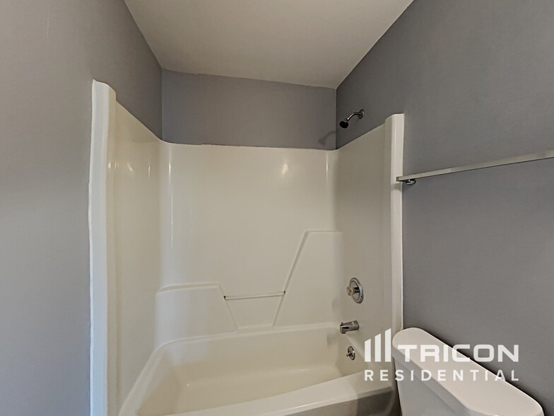 Building Photo - 5814 Coral Ridge Ln