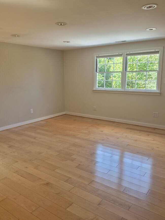 Building Photo - 9226 Fowler Ln